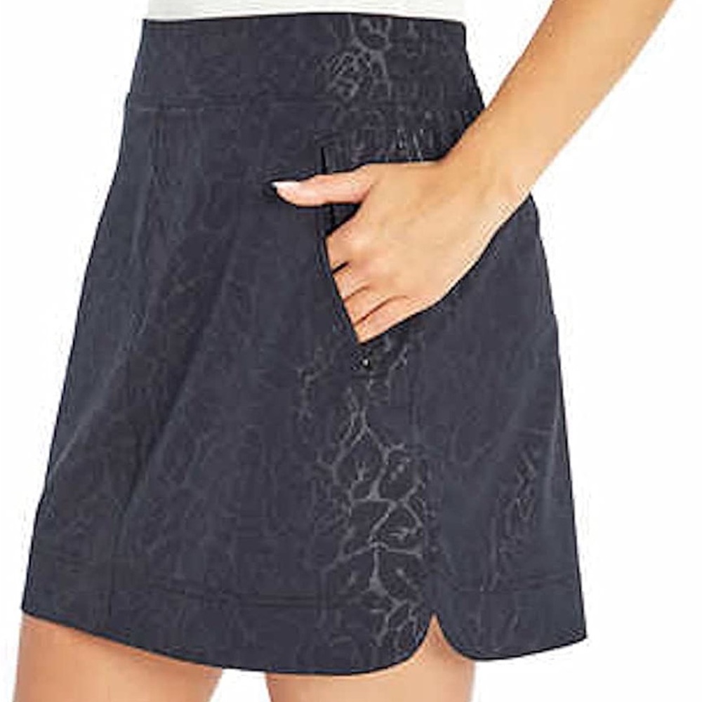ORVIS Embossed Pull On Travel Skort S